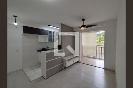 Sala e cozinha de apartamento para alugar com 2 quartos, 56m² em Jardim Celeste, São Paulo