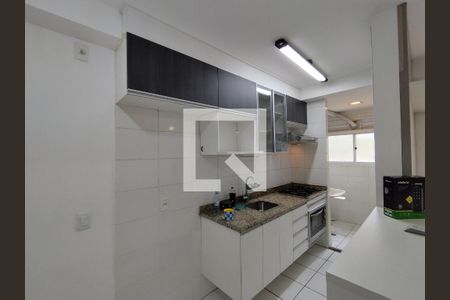 Sala e cozinha de apartamento para alugar com 2 quartos, 56m² em Jardim Celeste, São Paulo