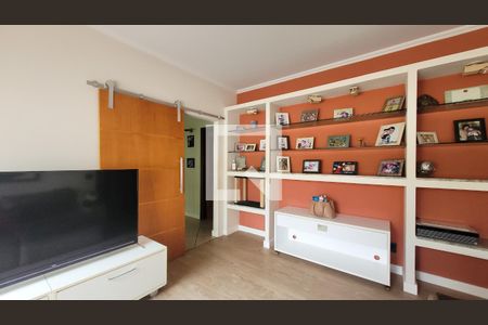 Sala de TV de casa de condomínio à venda com 4 quartos, 320m² em Conjunto Habitacional Vila Santana (sousas), Campinas