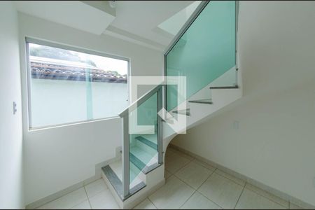 Apartamento para alugar com 130m², 2 quartos e 2 vagas Apartamento para alugar com 130m², 2 quartos e 2 vagasEscada