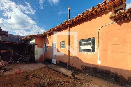 Casa à venda com 143m², 2 quartos e 4 vagas Casa à venda com 143m², 2 quartos e 4 vagasQuintal - Garagem