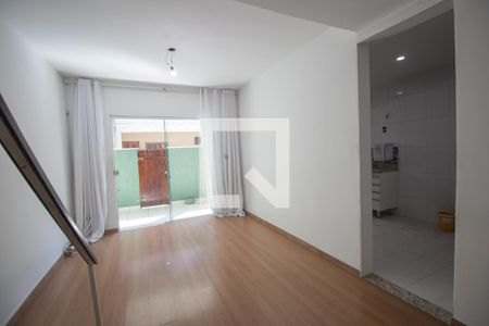 Sala de casa para alugar com 2 quartos, 130m² em Galo Branco, São Gonçalo