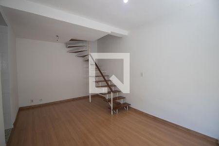 Sala de casa para alugar com 2 quartos, 130m² em Galo Branco, São Gonçalo