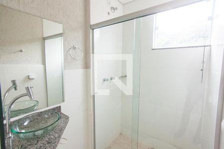 Banheiro da Suite de apartamento para alugar com 2 quartos, 65m² em Laranjeiras, Uberlândia