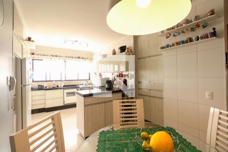 Apartamento à venda com 130m², 3 quartos e 2 vagas Apartamento à venda com 130m², 3 quartos e 2 vagasCozinha
