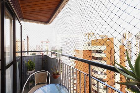 Apartamento à venda com 130m², 3 quartos e 2 vagas Apartamento à venda com 130m², 3 quartos e 2 vagasVaranda