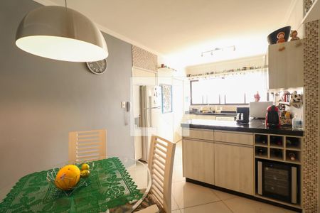 Apartamento à venda com 130m², 3 quartos e 2 vagas Apartamento à venda com 130m², 3 quartos e 2 vagasCozinha