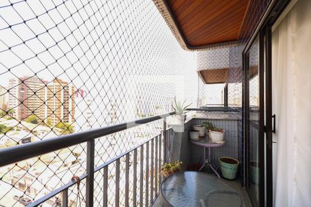 Apartamento à venda com 130m², 3 quartos e 2 vagas Apartamento à venda com 130m², 3 quartos e 2 vagasVaranda