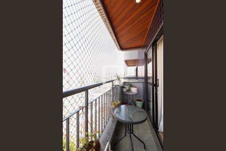 Apartamento à venda com 130m², 3 quartos e 2 vagas Apartamento à venda com 130m², 3 quartos e 2 vagasVaranda