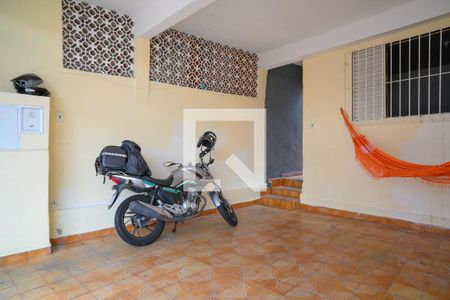 Casa à venda com 217m², 2 quartos e 2 vagas Casa à venda com 217m², 2 quartos e 2 vagasGaragem