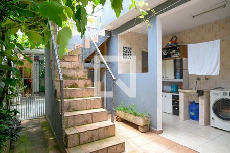 Casa à venda com 217m², 2 quartos e 2 vagas Casa à venda com 217m², 2 quartos e 2 vagasQuintal