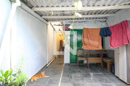 Casa à venda com 217m², 2 quartos e 2 vagas Casa à venda com 217m², 2 quartos e 2 vagasQuintal 2