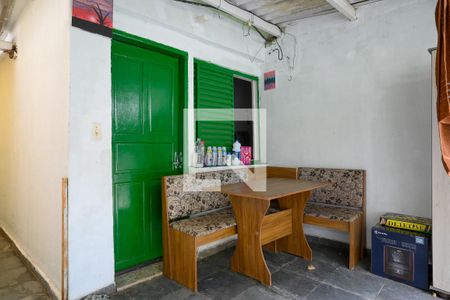 Casa à venda com 217m², 2 quartos e 2 vagas Casa à venda com 217m², 2 quartos e 2 vagasQuintal 2