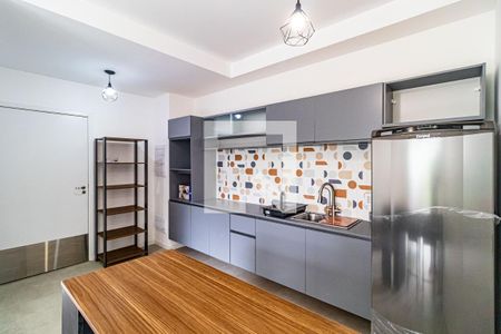 Cozinha de apartamento para alugar com 1 quarto, 43m² em Butantã, São Paulo