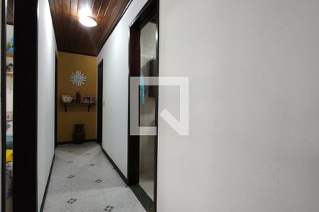 Corredor  de casa de condomínio para alugar com 3 quartos, 203m² em Gardênia Azul, Rio de Janeiro