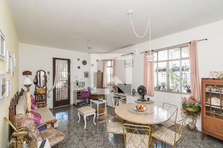 Sala de casa à venda com 4 quartos, 200m² em Brás de Pina, Rio de Janeiro