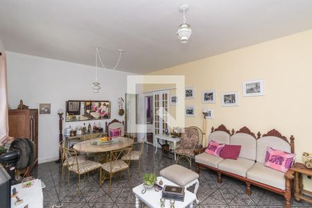 Sala de casa à venda com 4 quartos, 200m² em Brás de Pina, Rio de Janeiro