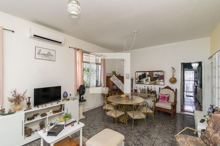 Sala de casa à venda com 4 quartos, 200m² em Brás de Pina, Rio de Janeiro