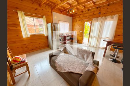 Sala de TV de casa para alugar com 1 quarto, 55m² em São João do Rio Vermelho, Florianópolis