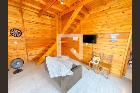 Sala de TV de casa para alugar com 1 quarto, 55m² em São João do Rio Vermelho, Florianópolis