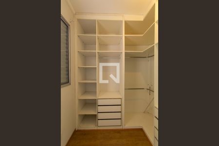 Casa de condomínio para alugar com 120m², 3 quartos e 2 vagas Casa de condomínio para alugar com 120m², 3 quartos e 2 vagasCloset do Quarto 3 - Suíte