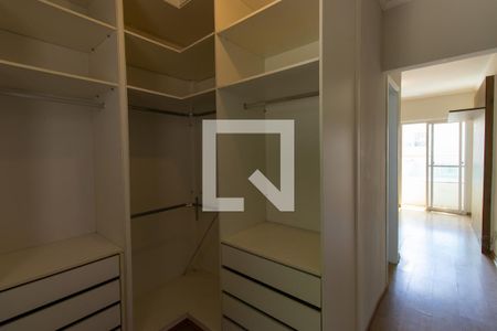 Casa de condomínio para alugar com 120m², 3 quartos e 2 vagas Casa de condomínio para alugar com 120m², 3 quartos e 2 vagasCloset do Quarto 3 - Suíte