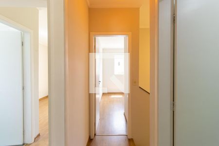 Casa de condomínio para alugar com 120m², 3 quartos e 2 vagas Casa de condomínio para alugar com 120m², 3 quartos e 2 vagasCorredor entre quartos