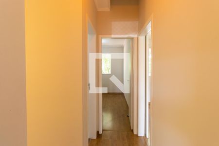 Casa de condomínio para alugar com 120m², 3 quartos e 2 vagas Casa de condomínio para alugar com 120m², 3 quartos e 2 vagasCorredor entre quartos