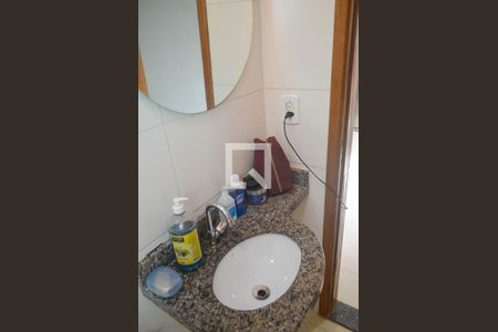 Casa à venda com 45m², 1 quarto e sem vaga Casa à venda com 45m², 1 quarto e sem vagaBanheiro