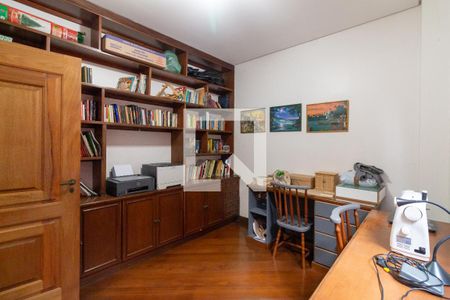 Casa à venda com 500m², 4 quartos e 4 vagas Casa à venda com 500m², 4 quartos e 4 vagasEscritório