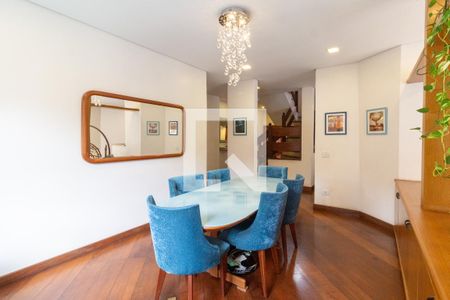 Casa à venda com 500m², 4 quartos e 4 vagas Casa à venda com 500m², 4 quartos e 4 vagasSala de Jantar