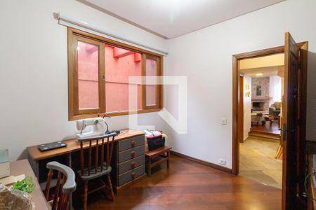 Casa à venda com 500m², 4 quartos e 4 vagas Casa à venda com 500m², 4 quartos e 4 vagasEscritório