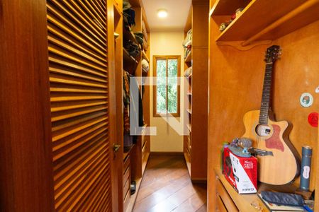 Casa à venda com 500m², 4 quartos e 4 vagas Casa à venda com 500m², 4 quartos e 4 vagasQuarto 1 - Suíte - Closet