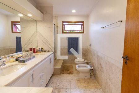 Casa à venda com 500m², 4 quartos e 4 vagas Casa à venda com 500m², 4 quartos e 4 vagasBanheiro da Suíte 4