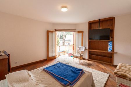 Casa à venda com 500m², 4 quartos e 4 vagas Casa à venda com 500m², 4 quartos e 4 vagasQuarto 4 - Suíte