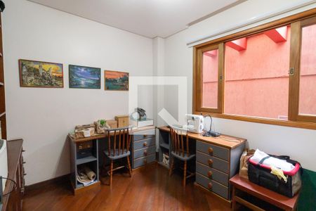 Casa à venda com 500m², 4 quartos e 4 vagas Casa à venda com 500m², 4 quartos e 4 vagasEscritório