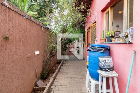 Casa à venda com 500m², 4 quartos e 4 vagas Casa à venda com 500m², 4 quartos e 4 vagasCorredor