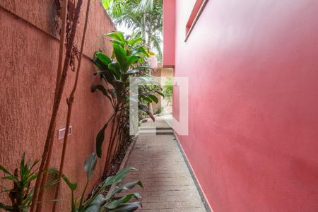 Casa à venda com 500m², 4 quartos e 4 vagas Casa à venda com 500m², 4 quartos e 4 vagasCorredor