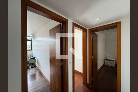 Corredor de apartamento para alugar com 5 quartos, 360m² em Recreio dos Bandeirantes, Rio de Janeiro