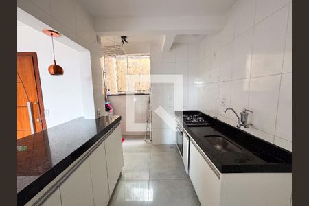 Cozinha de apartamento à venda com 3 quartos, 64m² em Jardim Vera Cruz, Contagem