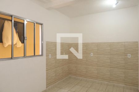 Quarto 1 de casa para alugar com 2 quartos, 120m² em Vila Carmosina, São Paulo