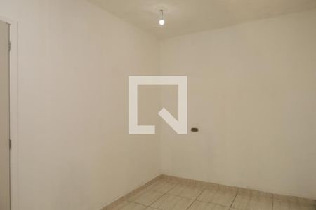 Quarto 1 de casa para alugar com 2 quartos, 120m² em Vila Carmosina, São Paulo