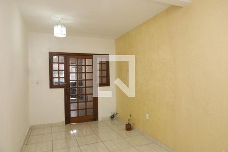 Sala de casa para alugar com 2 quartos, 120m² em Vila Carmosina, São Paulo