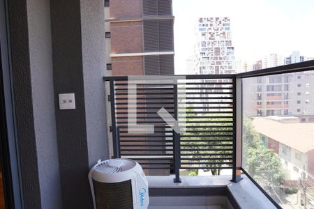 Varanda de kitnet/studio para alugar com 1 quarto, 26m² em Pinheiros, São Paulo