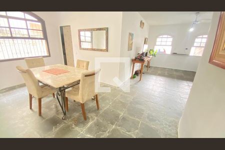 Casa à venda com 3 quartos, 180m² em Piratininga, Niterói