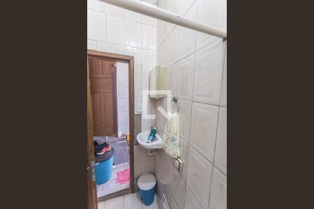 Banheiro Social de kitnet/studio para alugar com 1 quarto, 30m² em Cachoeirinha, Belo Horizonte