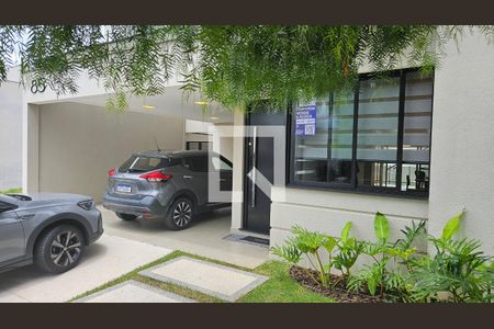 Casa à venda com 250m², 4 quartos e 4 vagas Casa à venda com 250m², 4 quartos e 4 vagasPlaca