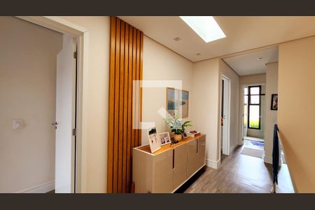 Casa à venda com 250m², 4 quartos e 4 vagas Casa à venda com 250m², 4 quartos e 4 vagasCorredor