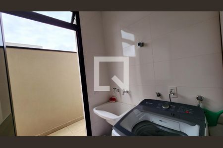 Casa à venda com 250m², 4 quartos e 4 vagas Casa à venda com 250m², 4 quartos e 4 vagasÁrea de Serviço