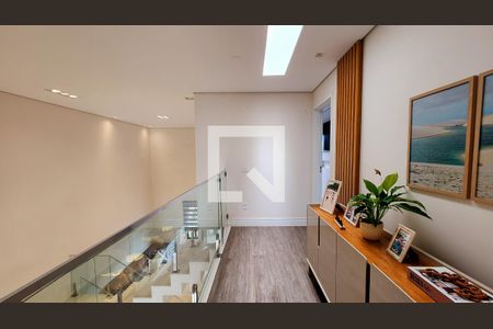 Casa à venda com 250m², 4 quartos e 4 vagas Casa à venda com 250m², 4 quartos e 4 vagasEscada